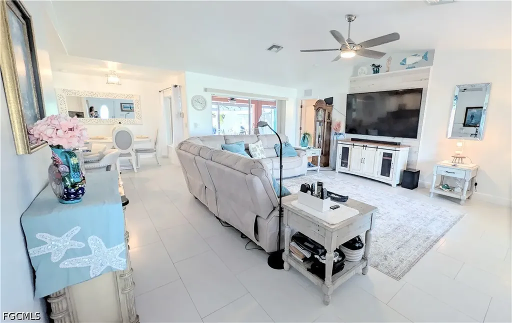 2907 NW 5th Place Cape Coral FL 33993