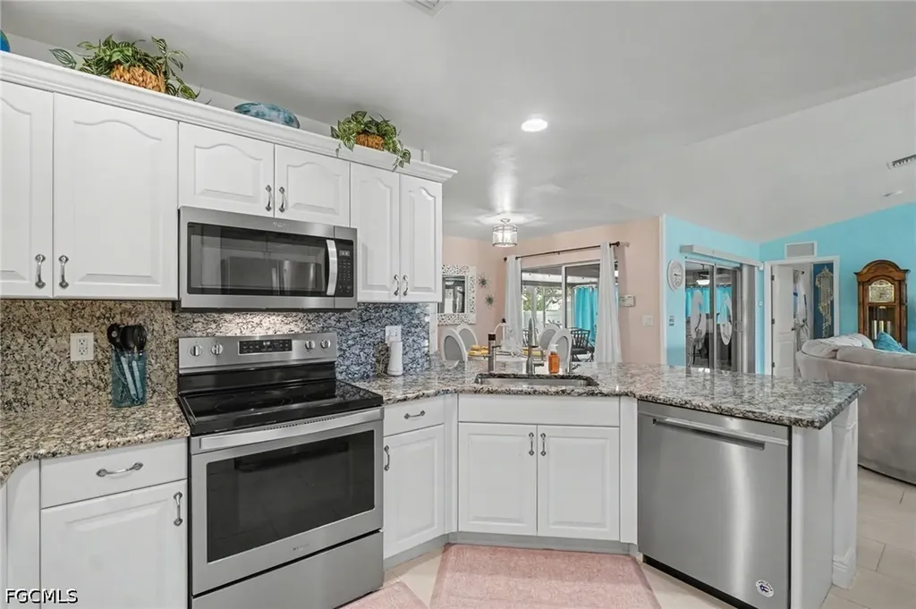 2907 NW 5th Place Cape Coral FL 33993