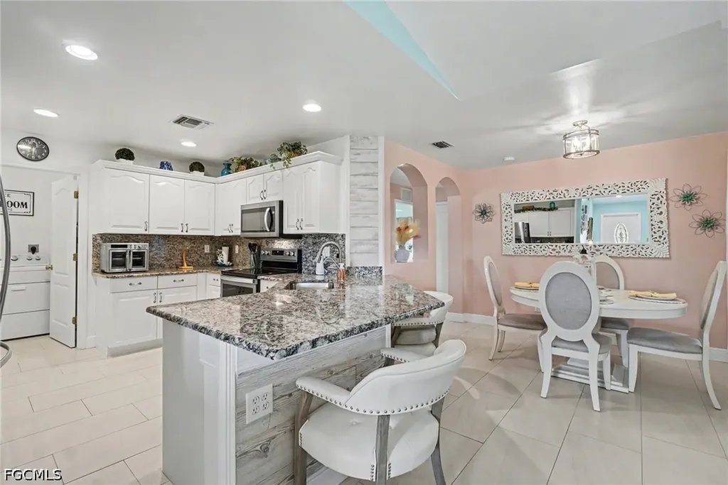 2907 NW 5th Place Cape Coral FL 33993