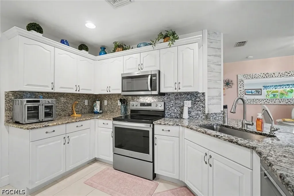 2907 NW 5th Place Cape Coral FL 33993