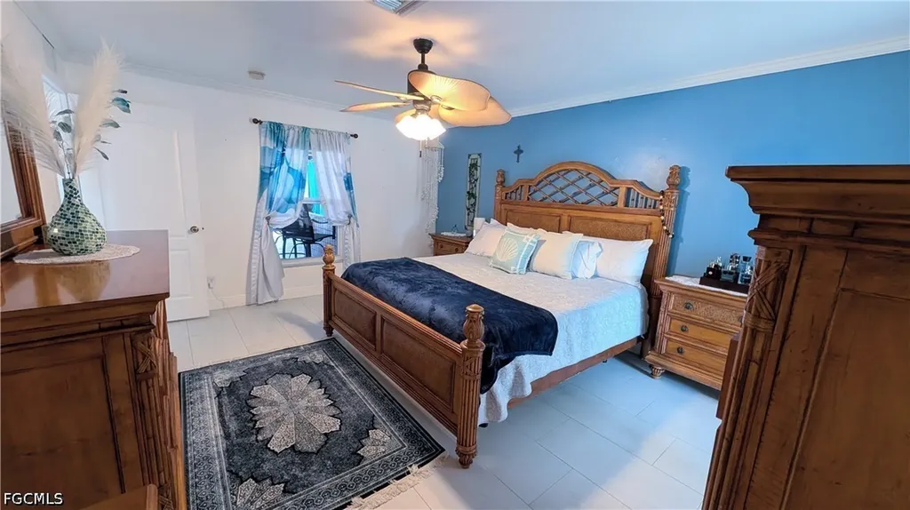 2907 NW 5th Place Cape Coral FL 33993