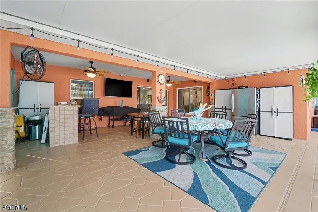 2907 NW 5th Place Cape Coral FL 33993