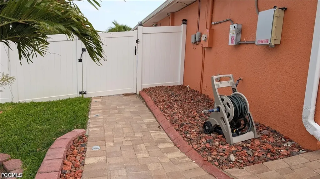 2907 NW 5th Place Cape Coral FL 33993