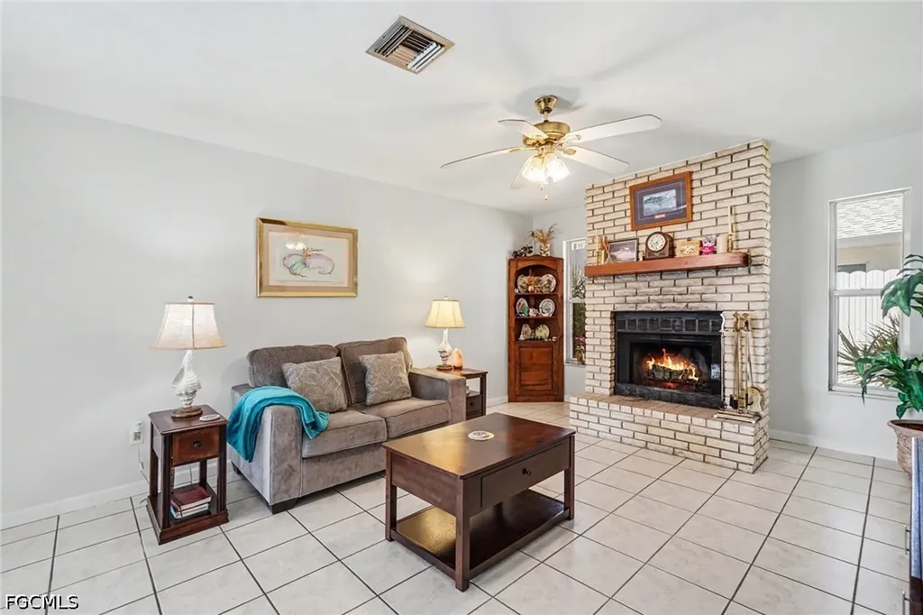 3310 SE 6th Place Cape Coral FL 33904