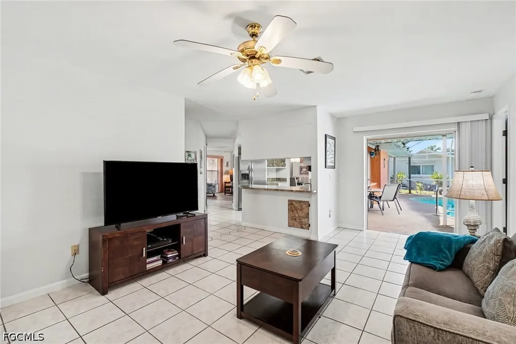 3310 SE 6th Place Cape Coral FL 33904