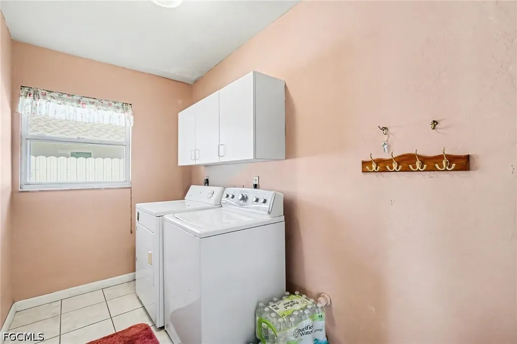 3310 SE 6th Place Cape Coral FL 33904