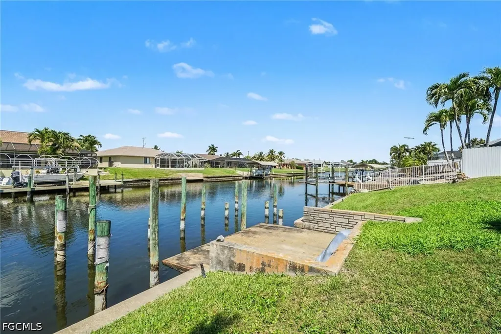 3310 SE 6th Place Cape Coral FL 33904