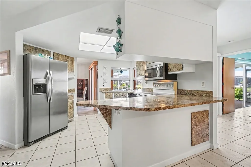 3310 SE 6th Place Cape Coral FL 33904
