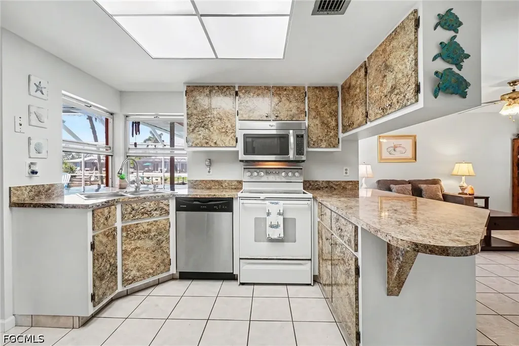 3310 SE 6th Place Cape Coral FL 33904