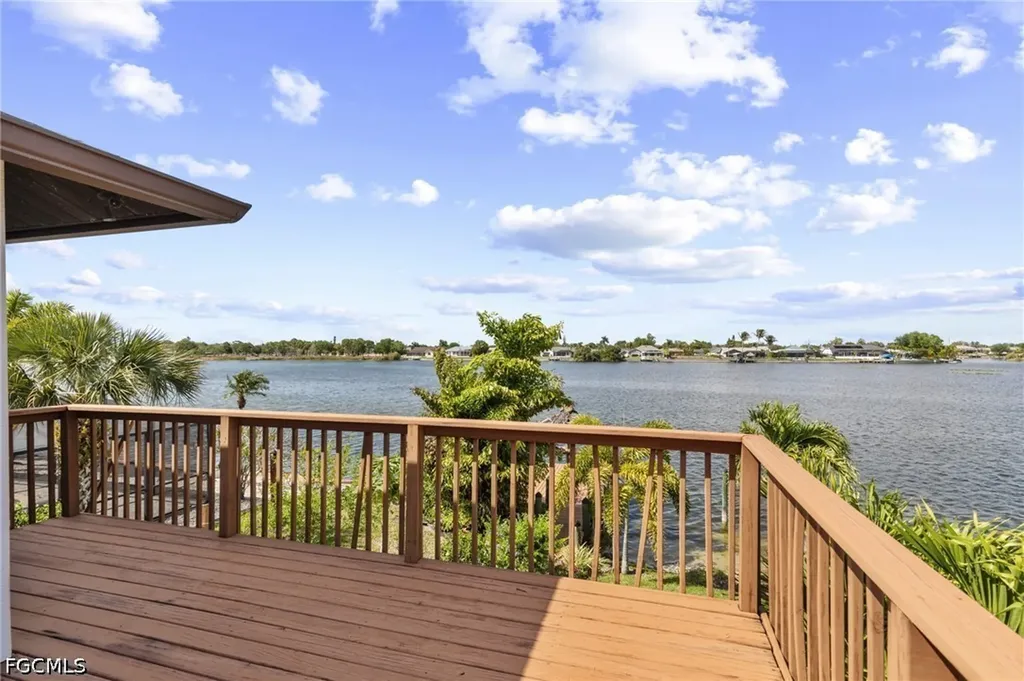 313 SE 6th Street Cape Coral FL 33990