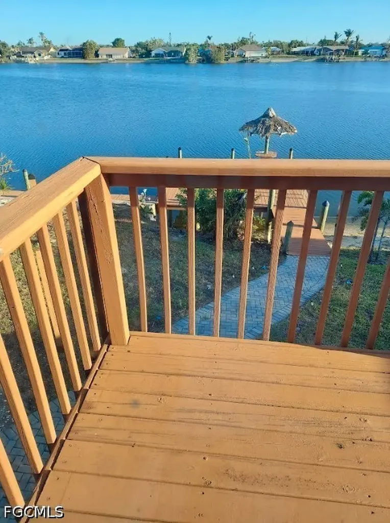 313 SE 6th Street Cape Coral FL 33990