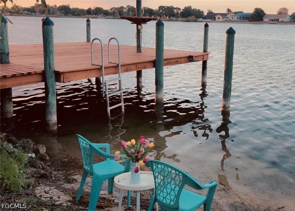 313 SE 6th Street Cape Coral FL 33990