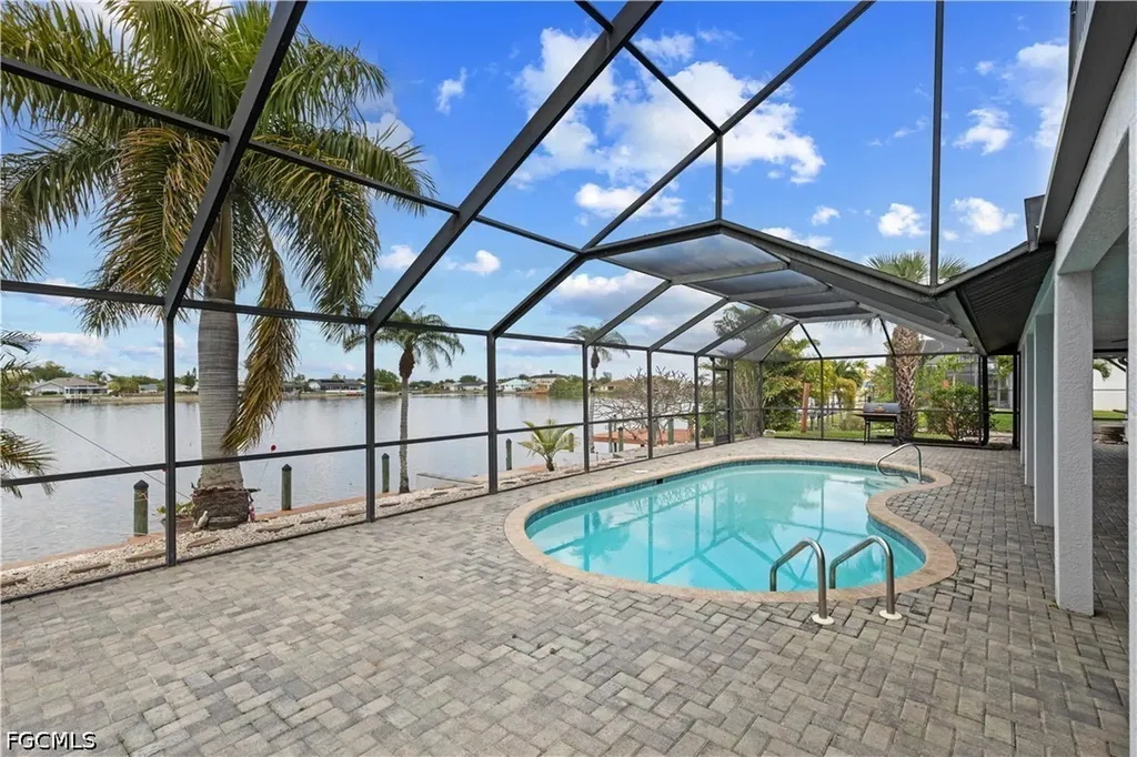 313 SE 6th Street Cape Coral FL 33990
