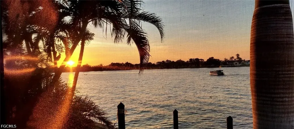 313 SE 6th Street Cape Coral FL 33990