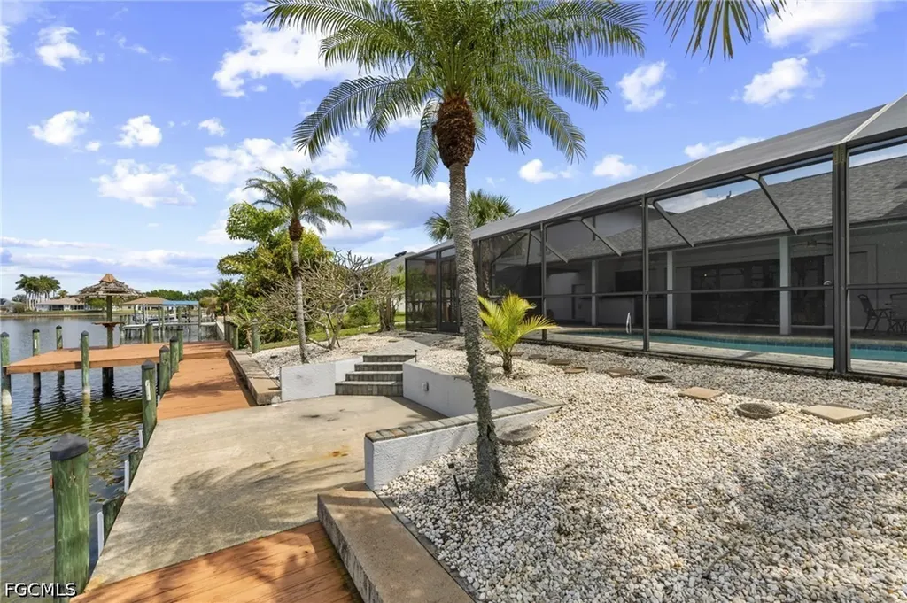 313 SE 6th Street Cape Coral FL 33990
