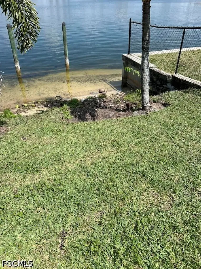 313 SE 6th Street Cape Coral FL 33990