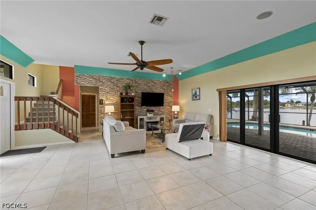 313 SE 6th Street Cape Coral FL 33990