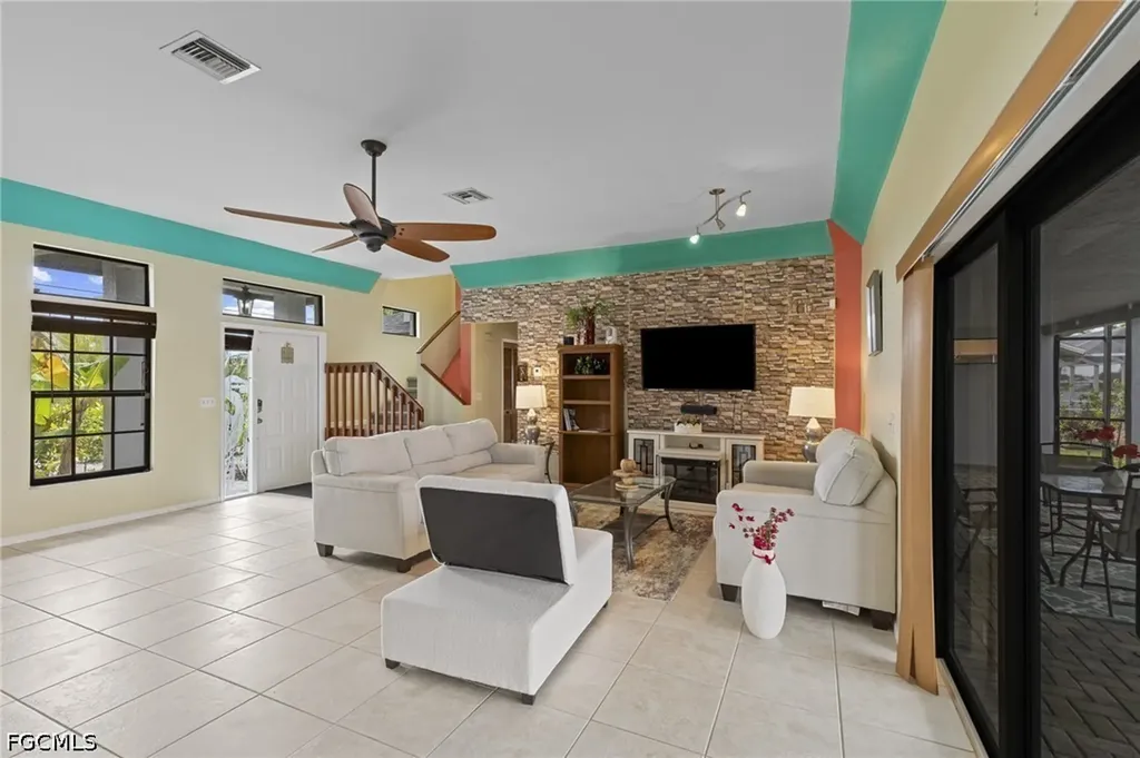 313 SE 6th Street Cape Coral FL 33990
