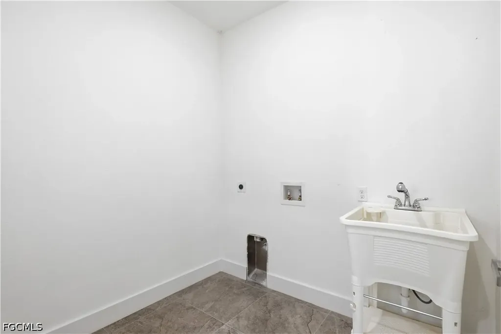1119 NW 28th Place Cape Coral FL 33993