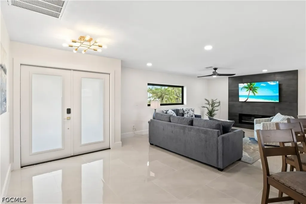 5323 SW 11th Court Cape Coral FL 33914