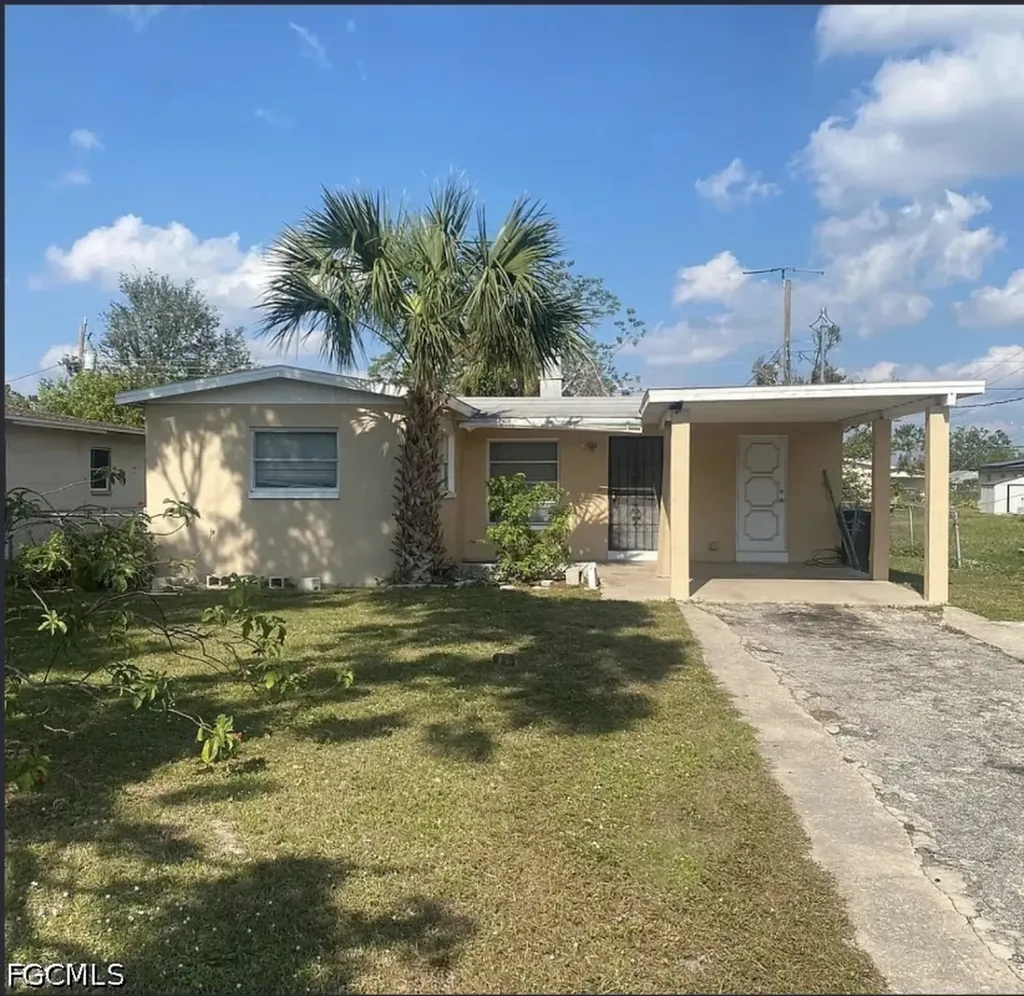 2985 Saint Charles Street Fort Myers FL 33916