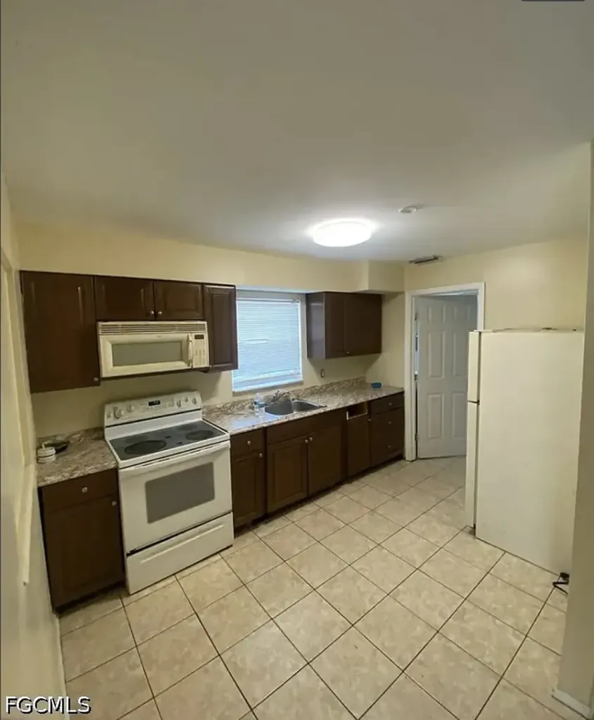 2985 Saint Charles Street Fort Myers FL 33916