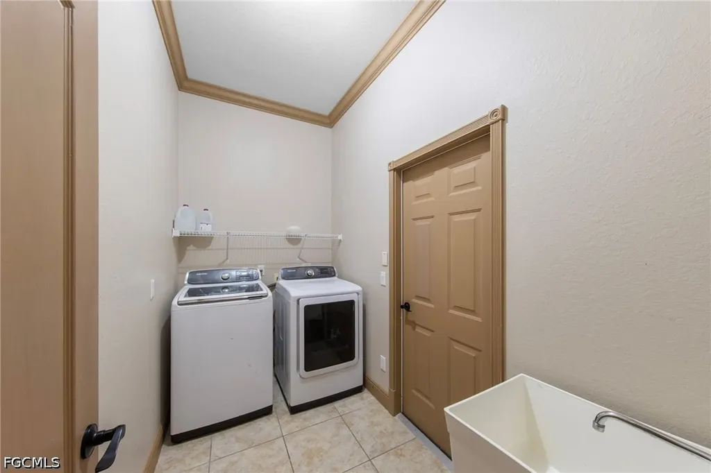2537 Deerfield Lake Court Cape Coral FL 33909