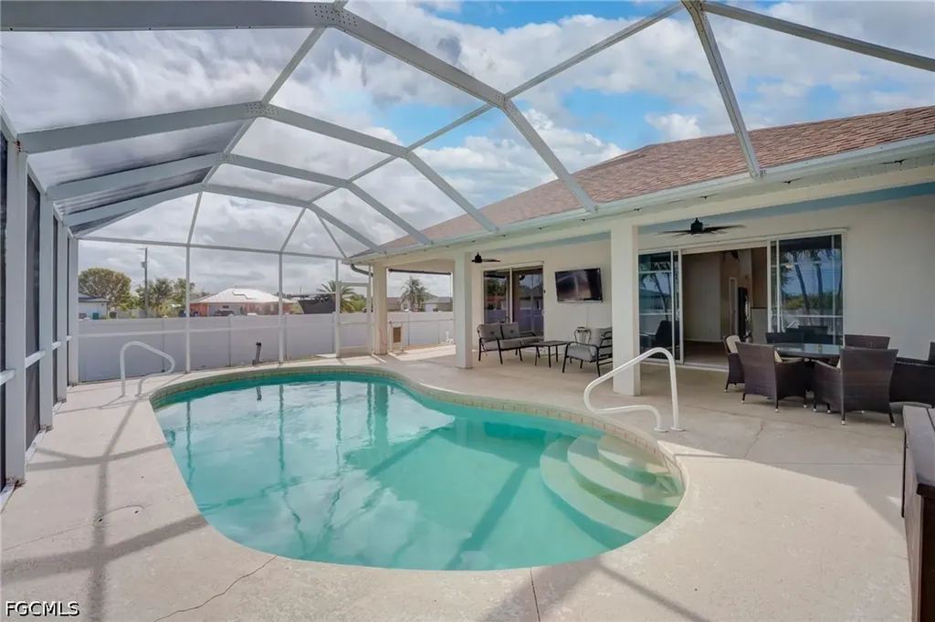 1005 NW 9th Terrace Cape Coral FL 33993