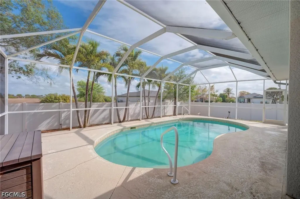 1005 NW 9th Terrace Cape Coral FL 33993