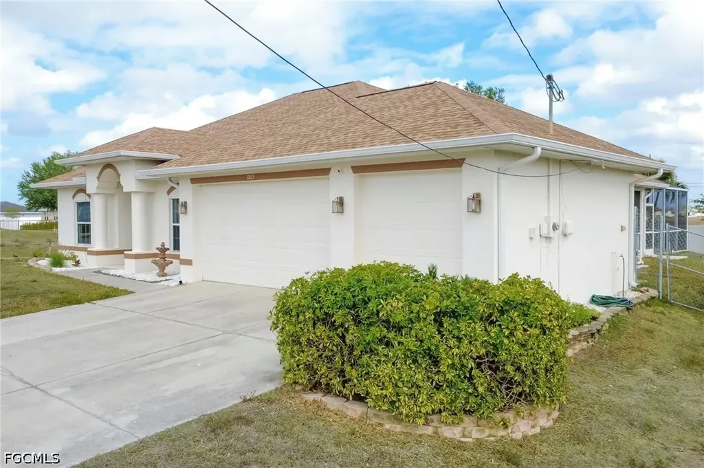 1005 NW 9th Terrace Cape Coral FL 33993