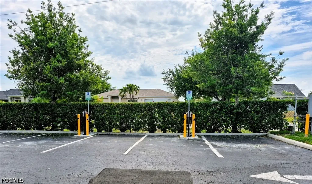 1141 Van Loon Commons Circle Cape Coral FL 33909
