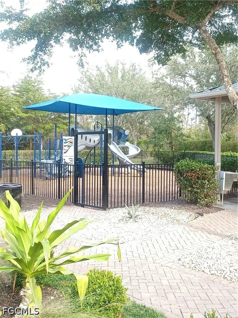 10027 Salina Street Fort Myers FL 33905