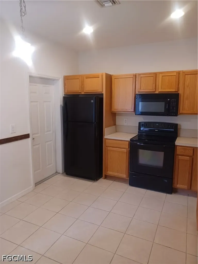 10027 Salina Street Fort Myers FL 33905