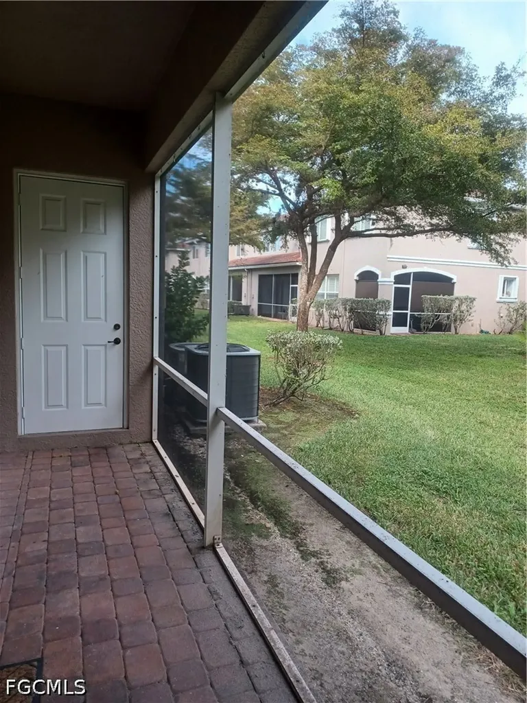 10027 Salina Street Fort Myers FL 33905