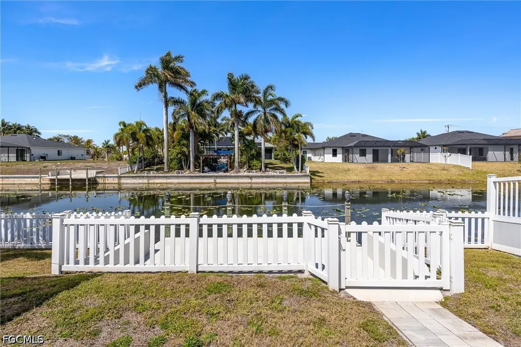 307 Gleason Parkway Cape Coral FL 33914