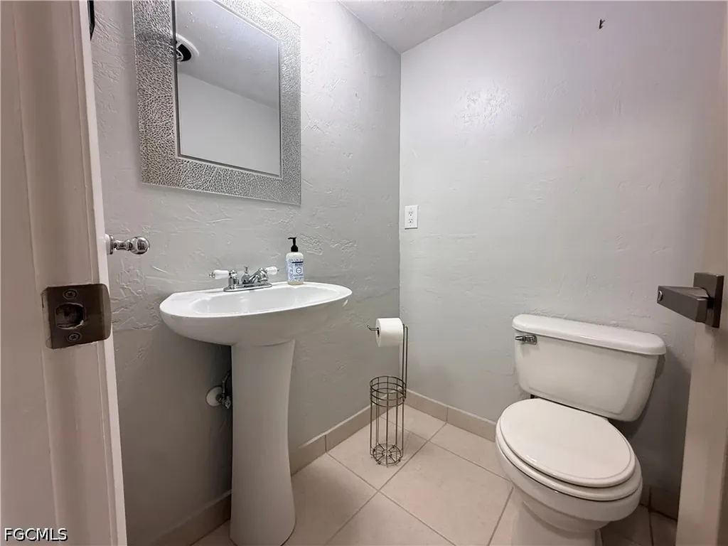 1608 SE 28th Terrace Cape Coral FL 33904