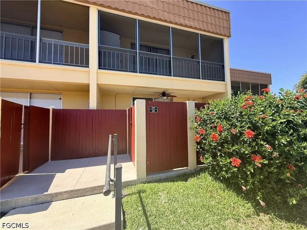 1608 SE 28th Terrace Cape Coral FL 33904