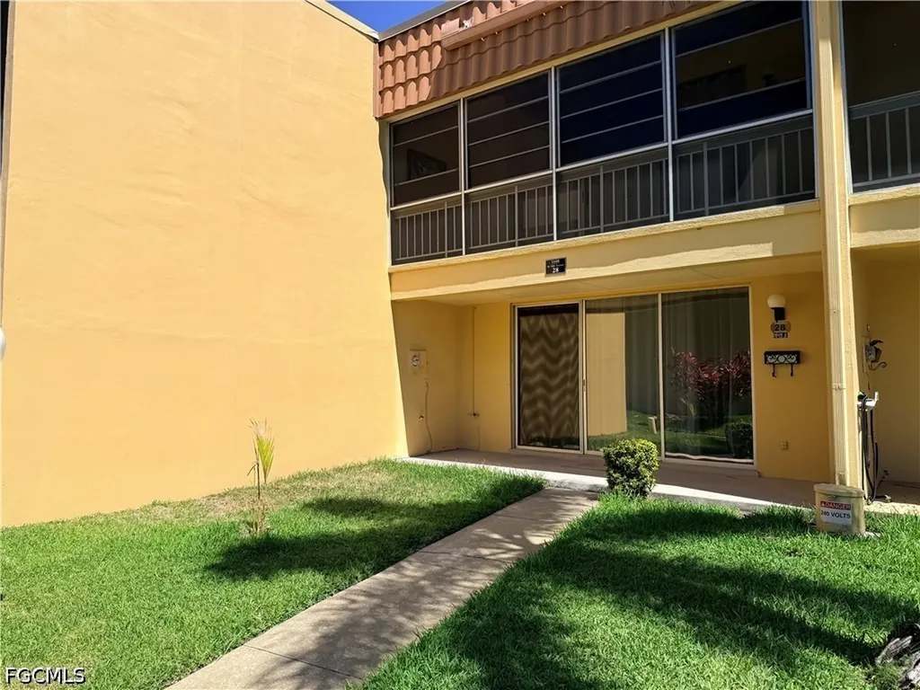 1608 SE 28th Terrace Cape Coral FL 33904