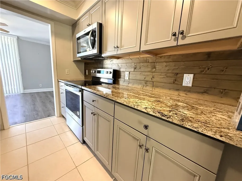 1608 SE 28th Terrace Cape Coral FL 33904