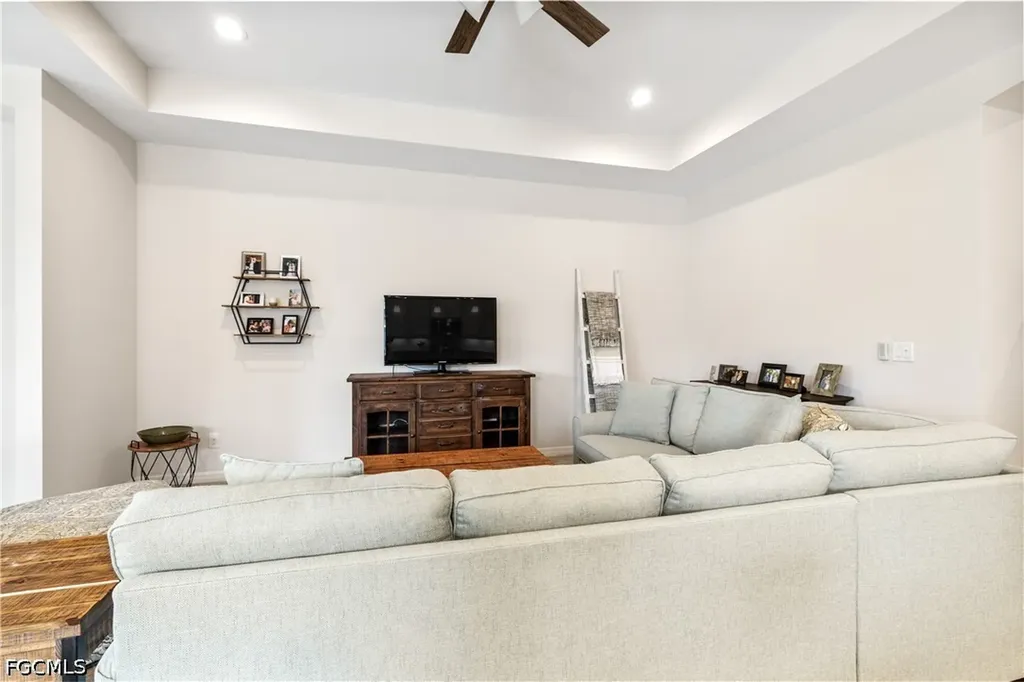 2935 Sunset Pointe Circle Cape Coral FL 33914