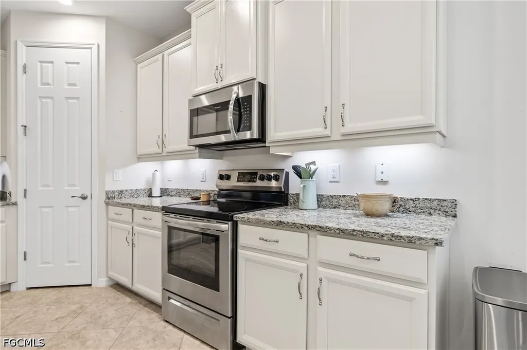 2935 Sunset Pointe Circle Cape Coral FL 33914