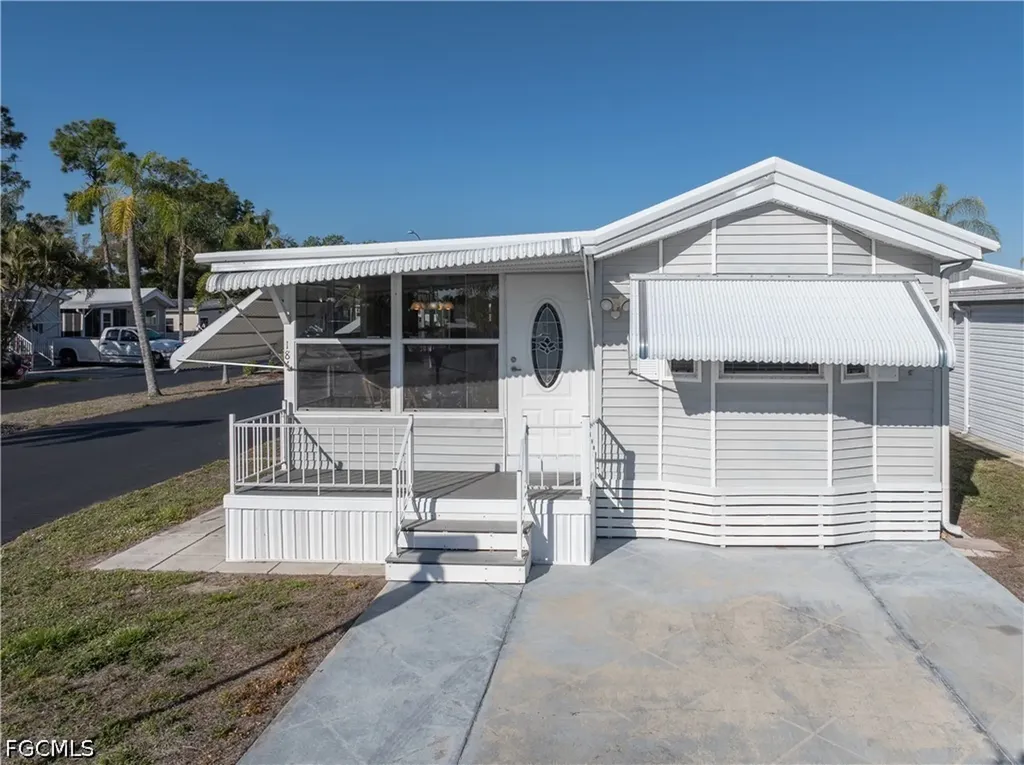 184 Caravan Circle North Fort Myers FL 33903