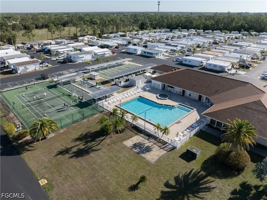184 Caravan Circle North Fort Myers FL 33903