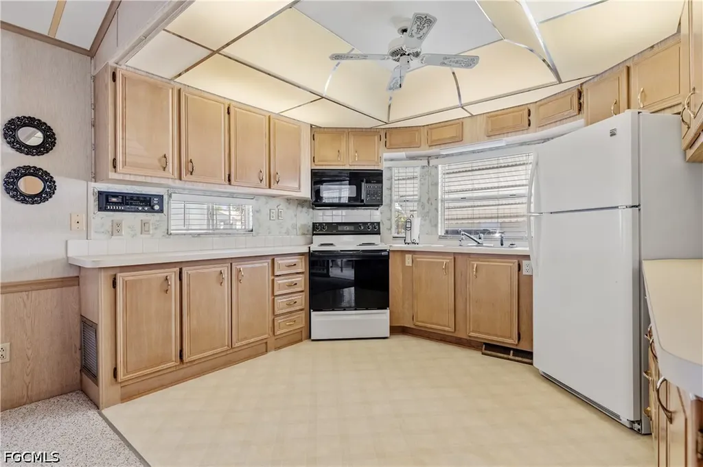 184 Caravan Circle North Fort Myers FL 33903
