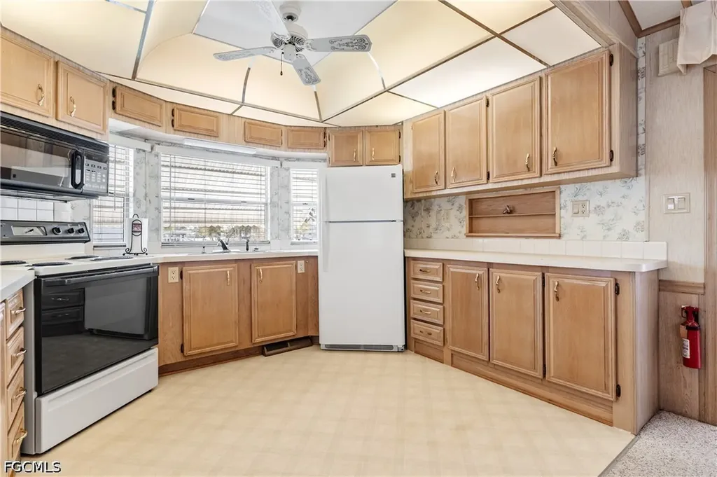 184 Caravan Circle North Fort Myers FL 33903