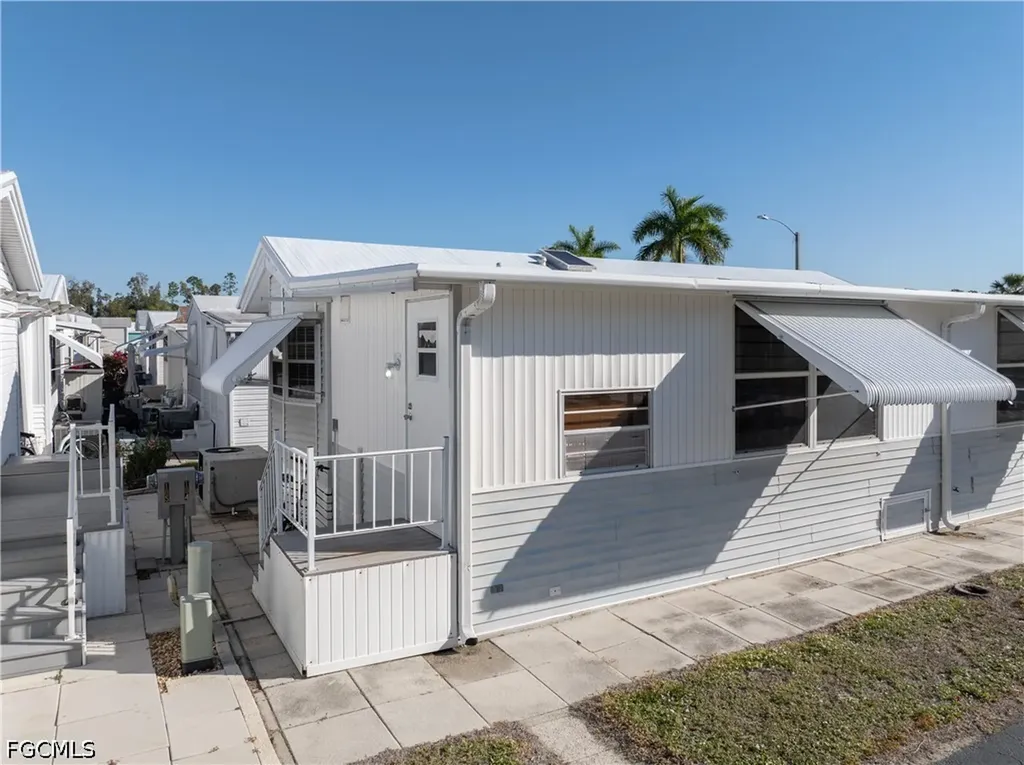 184 Caravan Circle North Fort Myers FL 33903