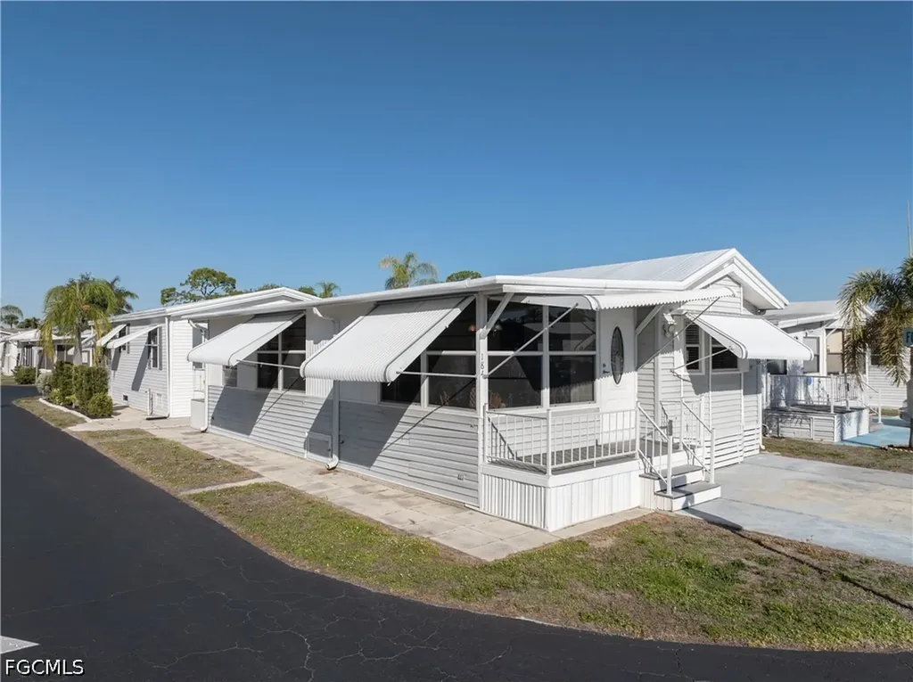 184 Caravan Circle North Fort Myers FL 33903