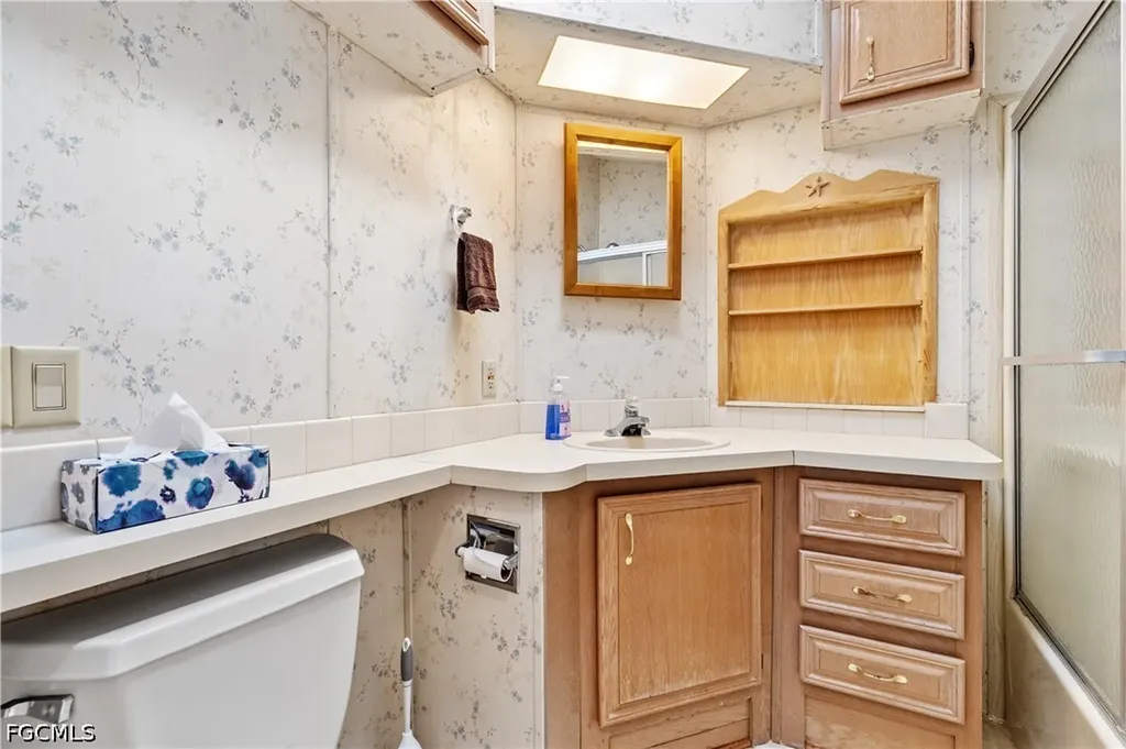 184 Caravan Circle North Fort Myers FL 33903