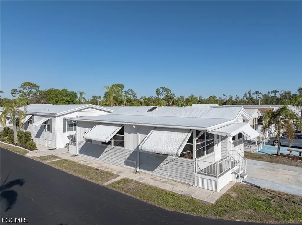 184 Caravan Circle North Fort Myers FL 33903
