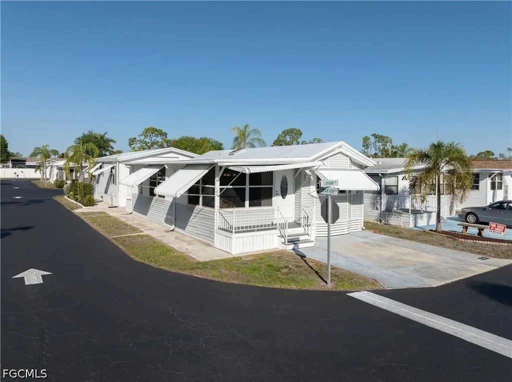 184 Caravan Circle North Fort Myers FL 33903